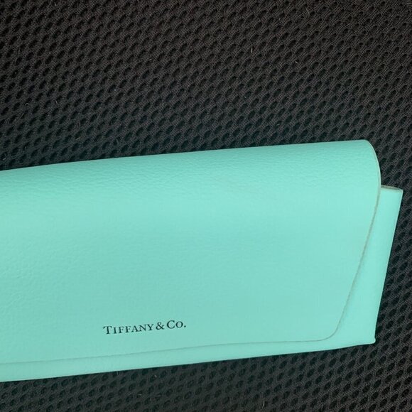 Tiffany & Co Eyeglass Sunglasses Case Magnetic Closure with Microfiber Cloth - Picture 7 of 8